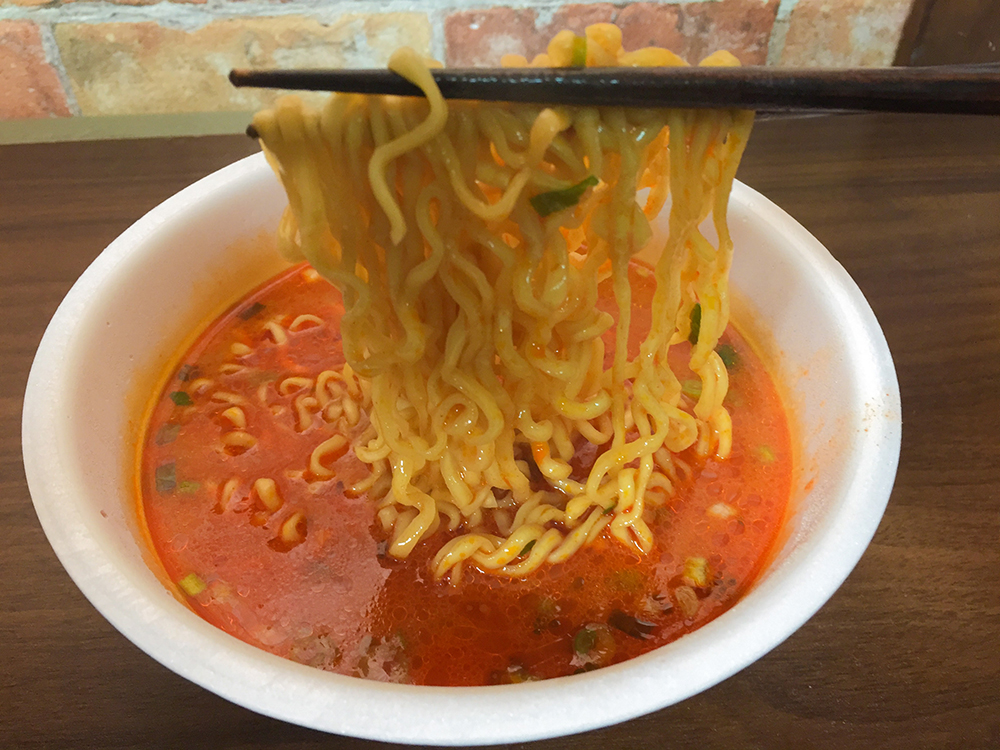 「麺処井の庄監修 辛辛魚（からからうお）らーめん」食べてみた